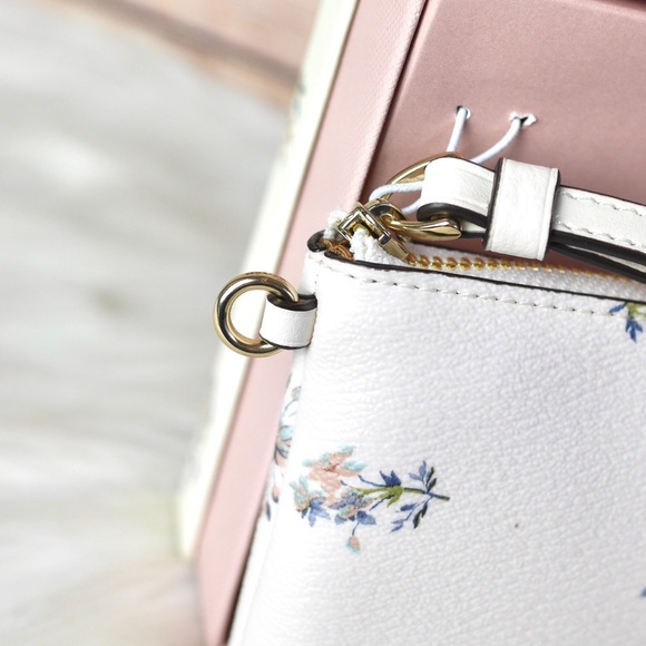 🐳COACH Boxed Dandelions Wristlet - Picture 6 of 7